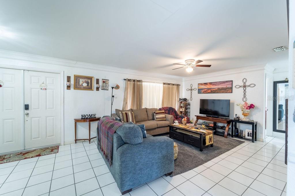 Image 8 of 33 For 942 Wilmington Drive