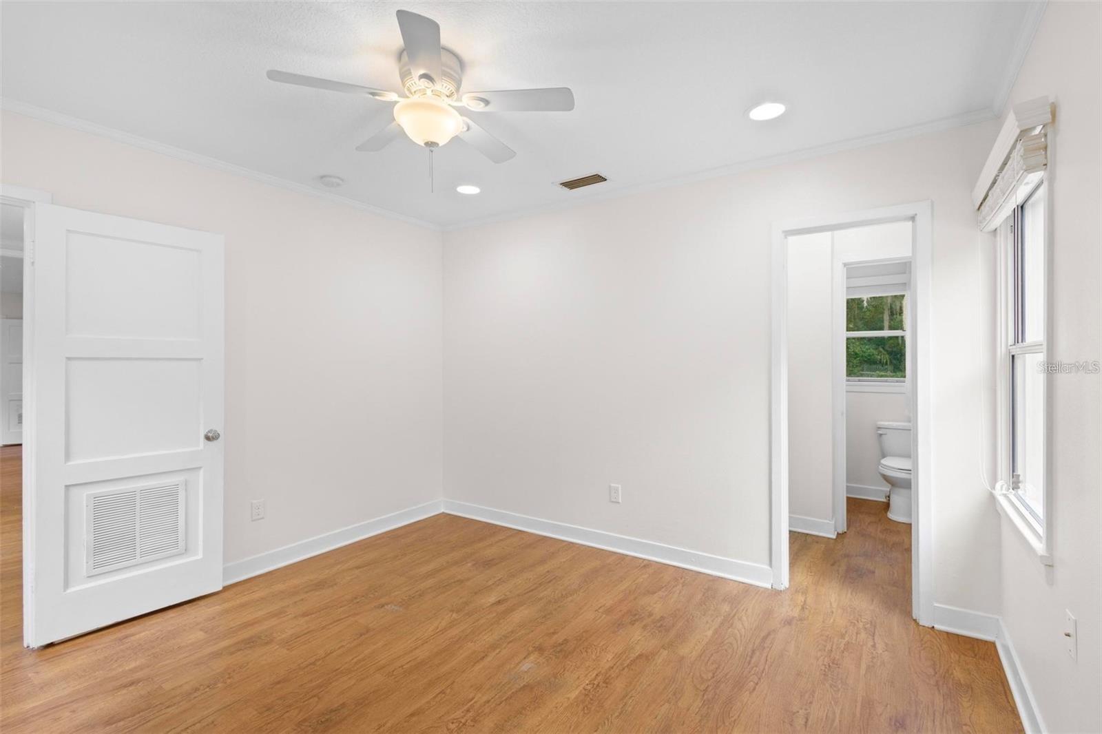 Image 10 of 40 For 605 Amelia Avenue