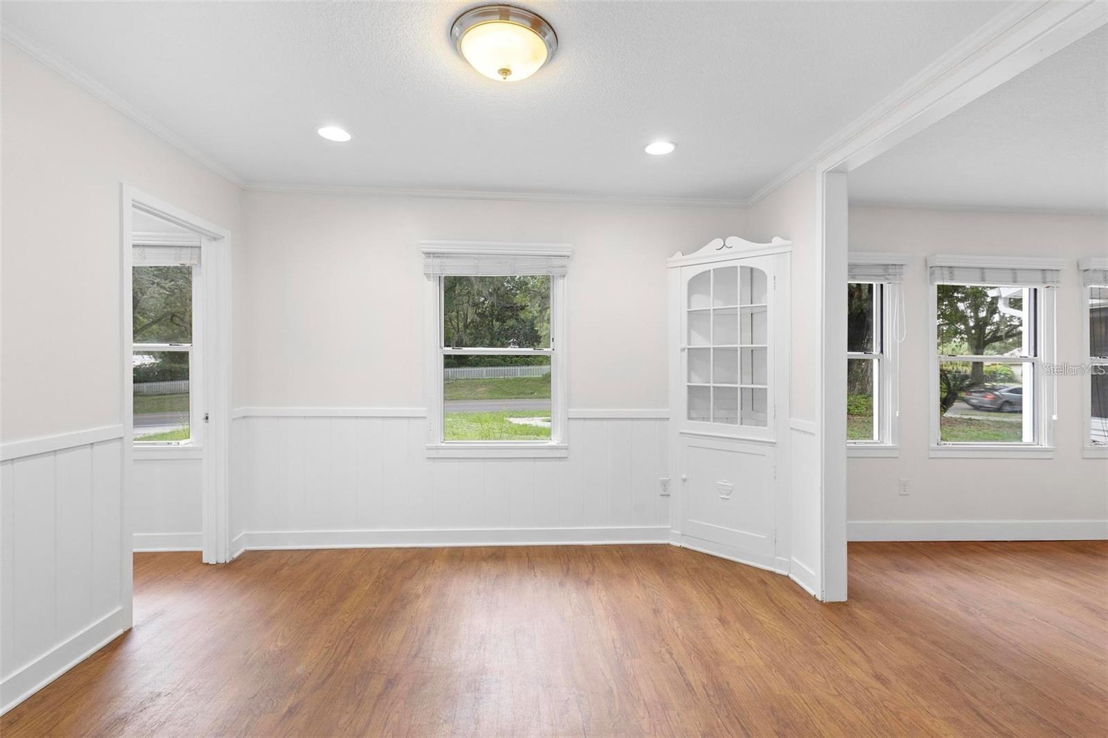 Image 12 of 40 For 605 Amelia Avenue