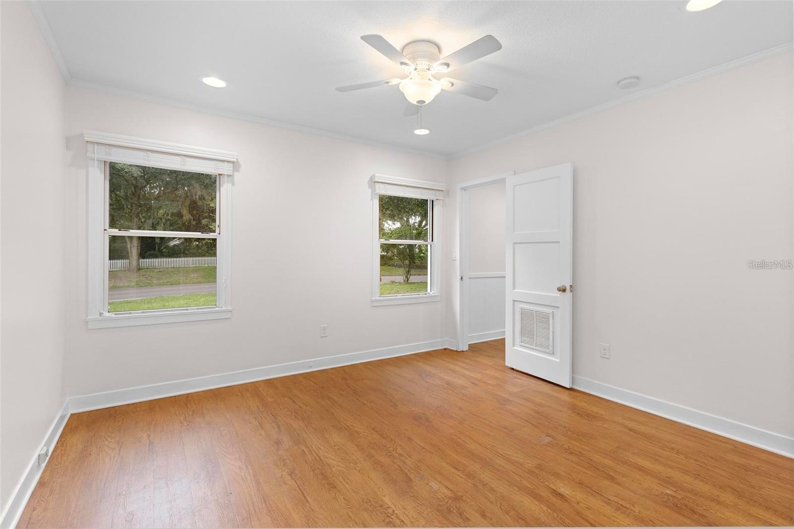 Image 13 of 40 For 605 Amelia Avenue
