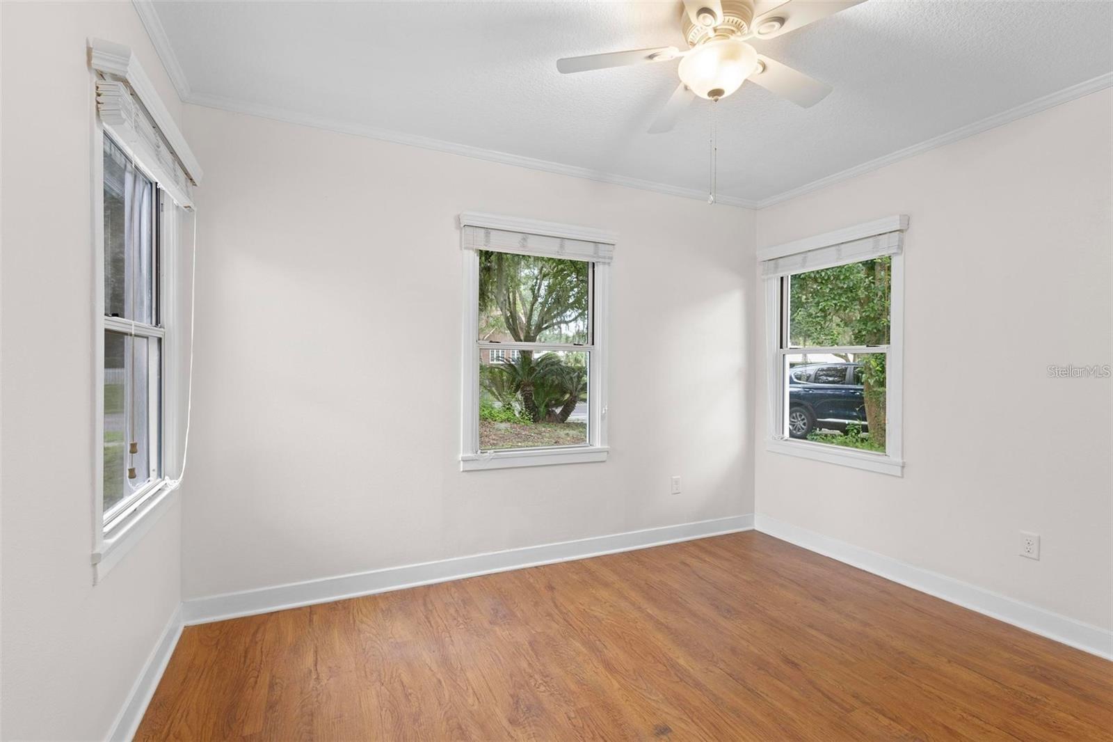 Image 14 of 40 For 605 Amelia Avenue
