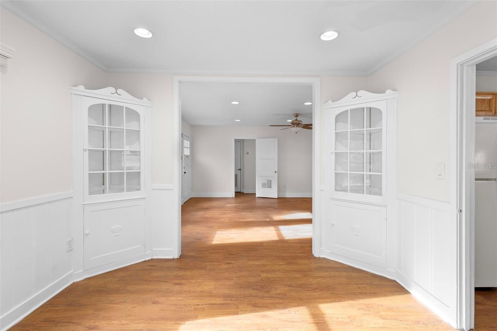 Image 3 of 40 For 605 Amelia Avenue