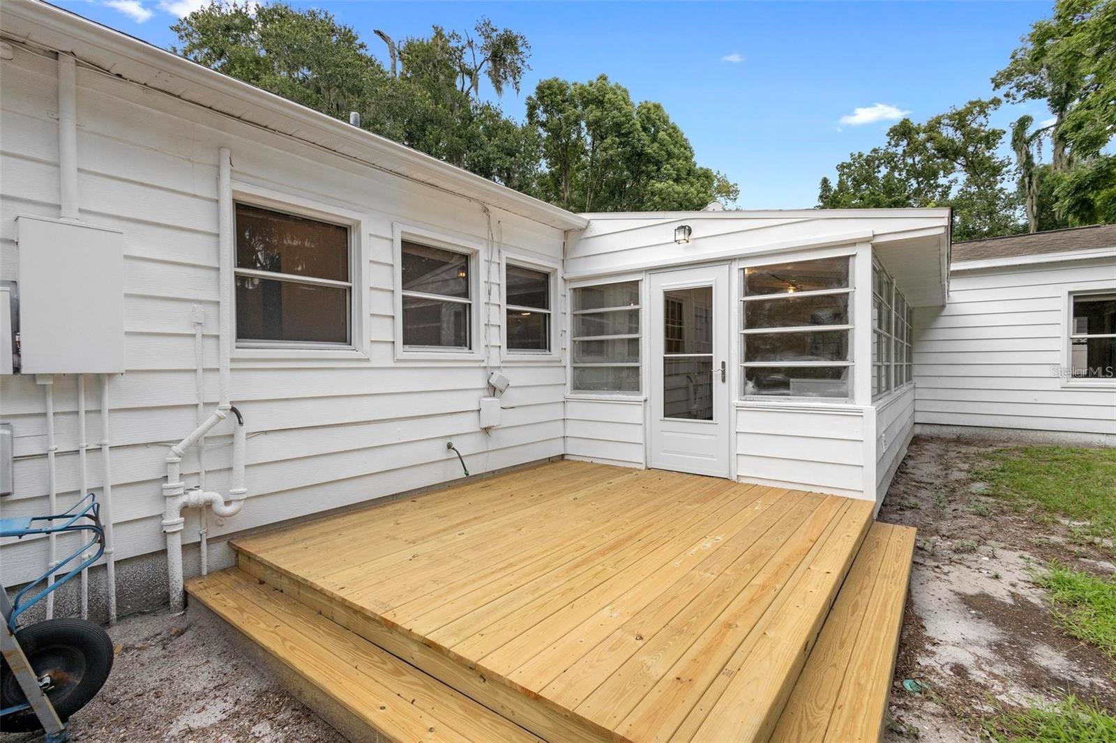 Image 33 of 40 For 605 Amelia Avenue