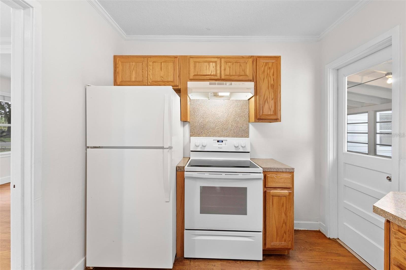 Image 4 of 40 For 605 Amelia Avenue