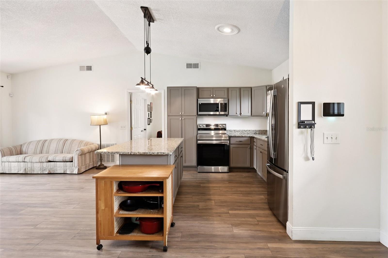 Image 11 of 44 For 2531 Ludlow Street