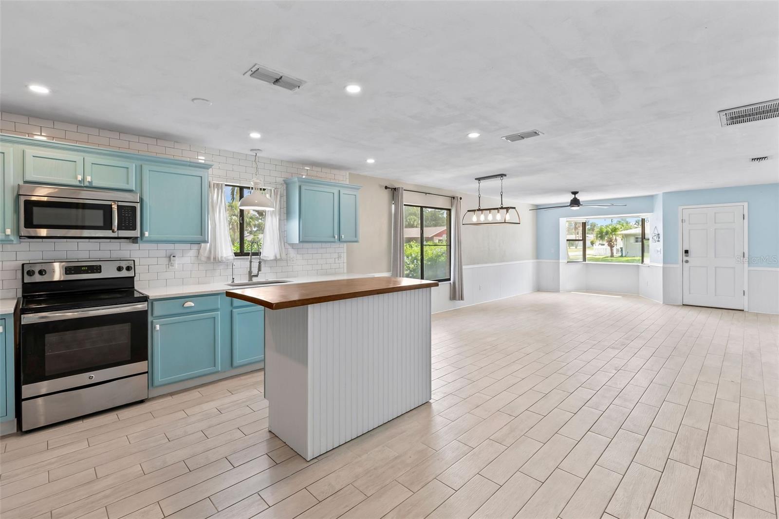 Image 4 of 48 For 1245 Mardrake Road
