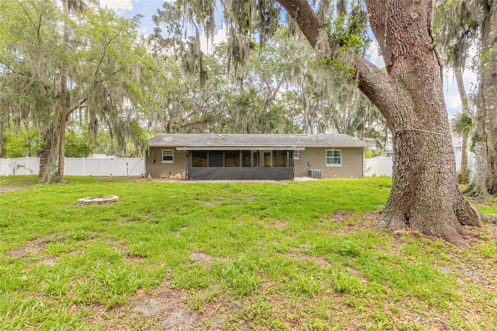 Image 16 of 17 For 1624 Queen Palm Drive
