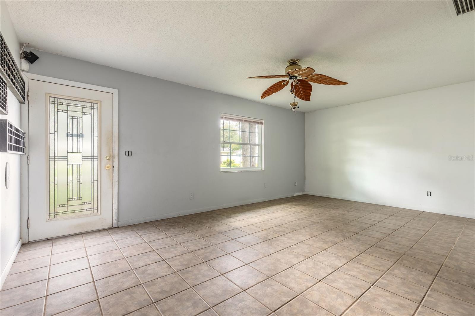 Image 4 of 17 For 1624 Queen Palm Drive