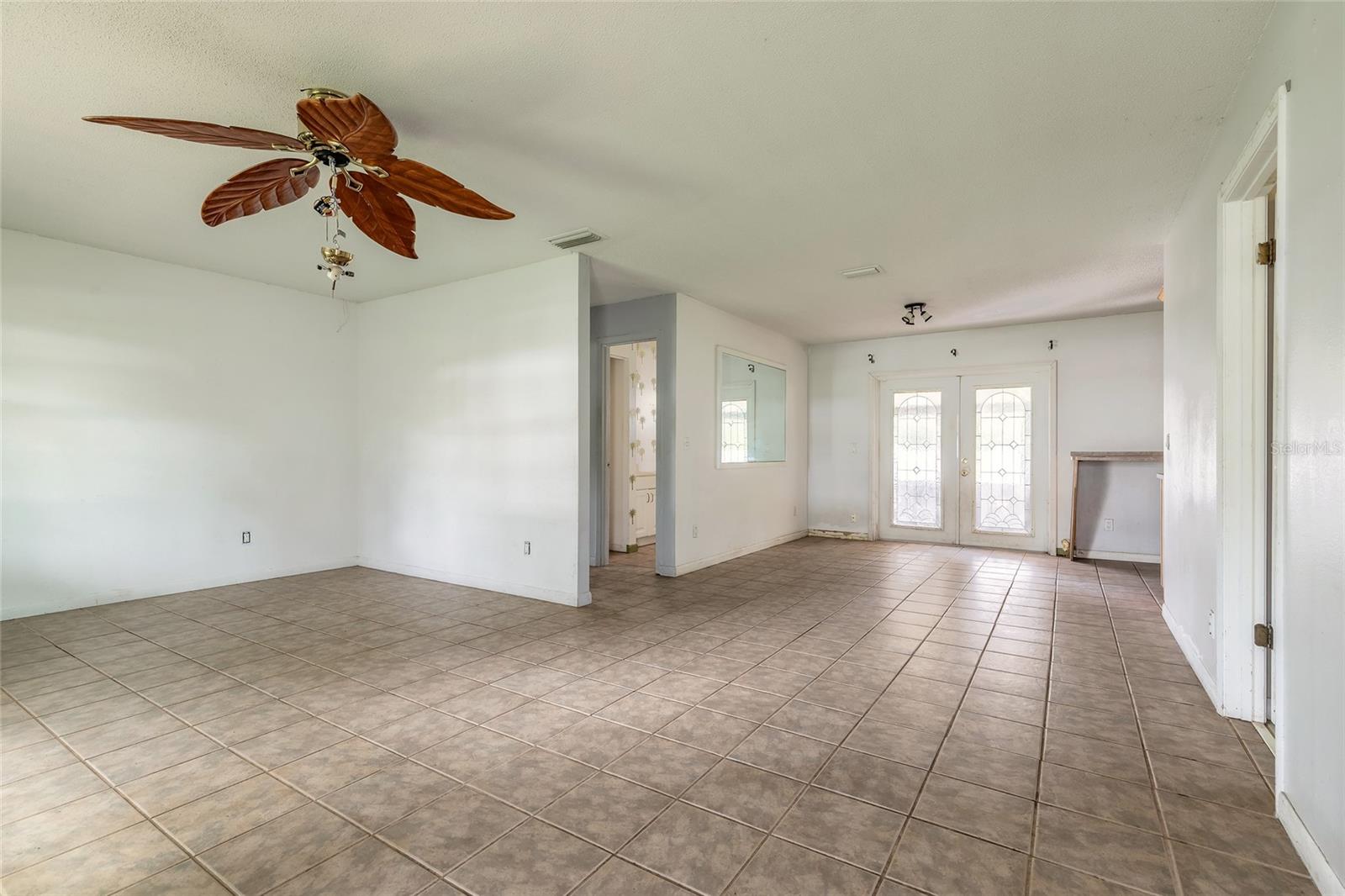 Image 5 of 17 For 1624 Queen Palm Drive