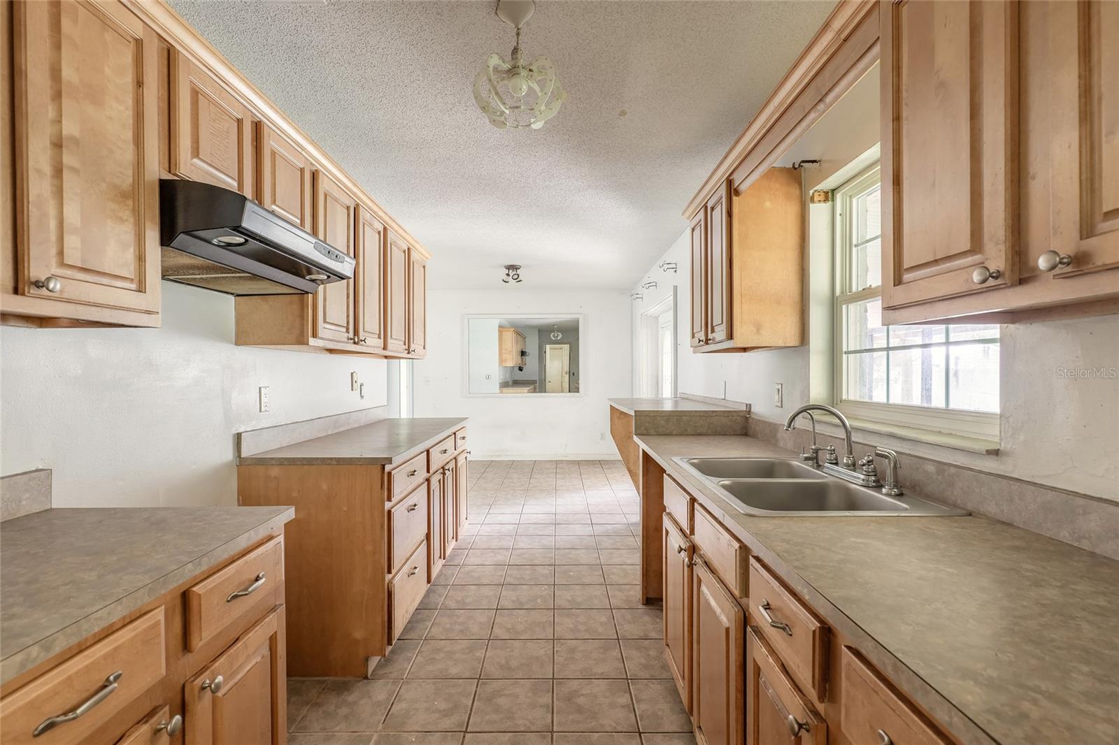 Image 6 of 17 For 1624 Queen Palm Drive