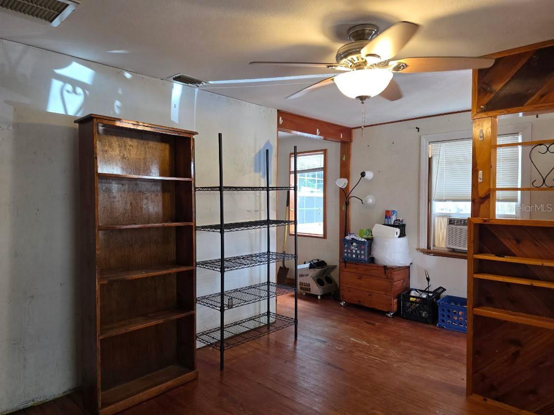 Image 12 of 42 For 112 New Hampshire Street