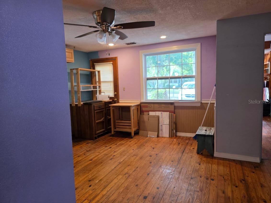 Image 19 of 42 For 112 New Hampshire Street