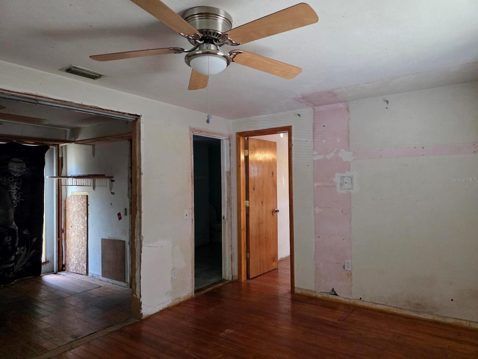 Image 31 of 42 For 112 New Hampshire Street