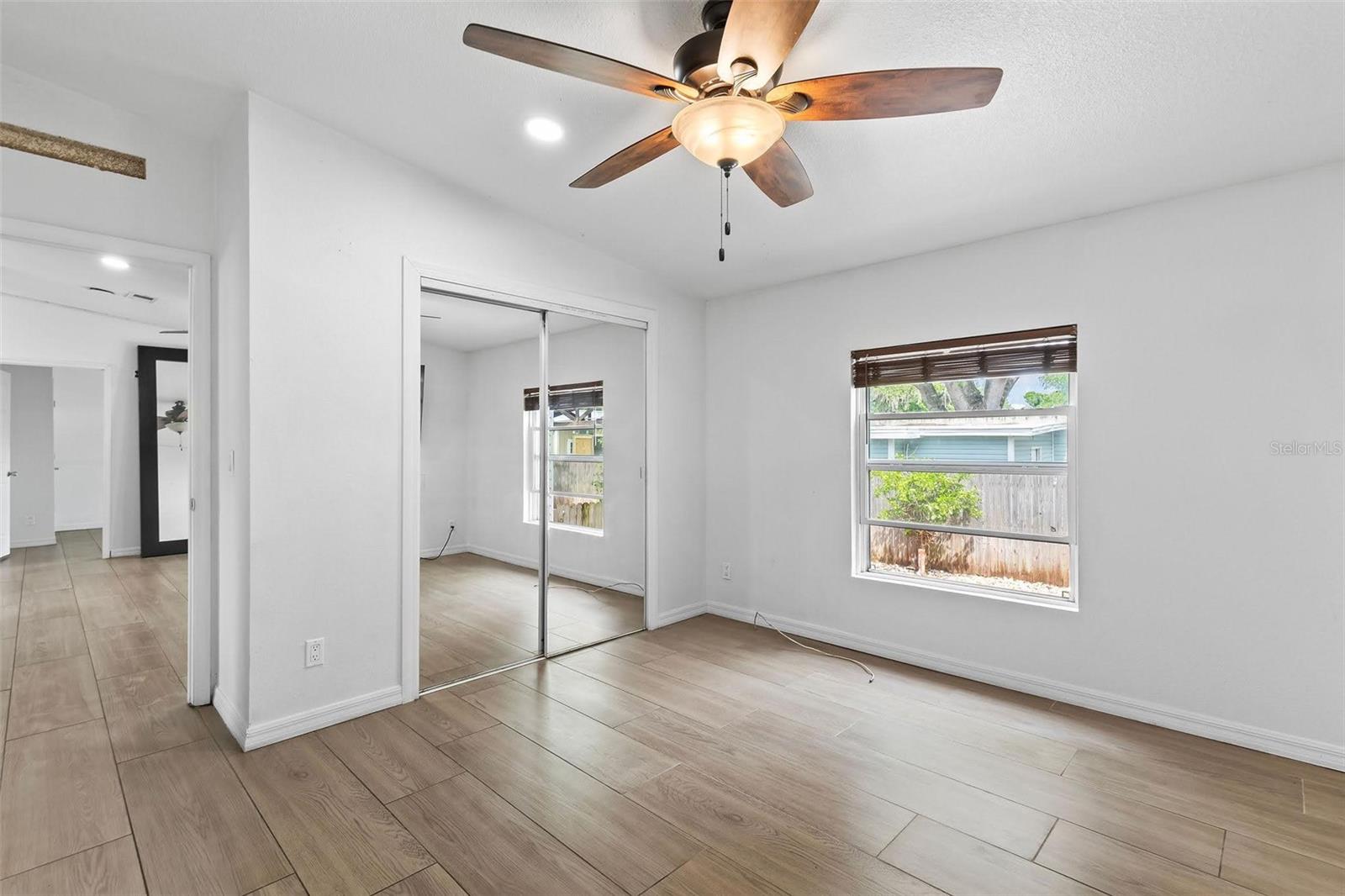 Image 15 of 37 For 1079 Green Acres Circle N