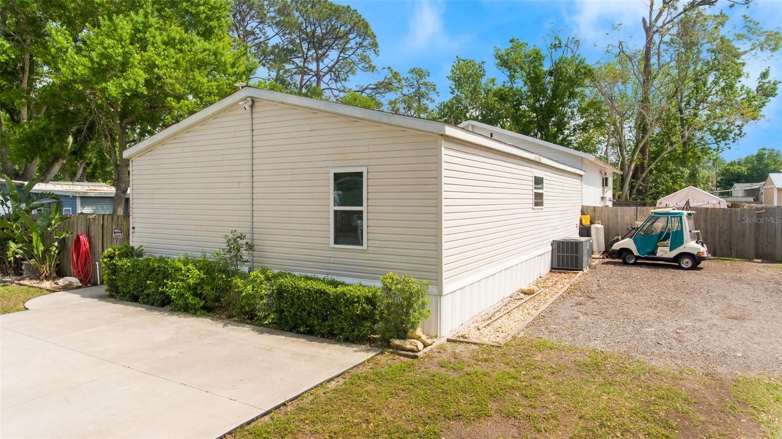 Image 2 of 37 For 1079 Green Acres Circle N