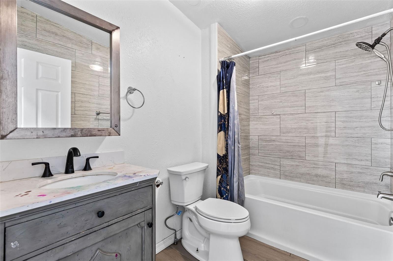 Image 21 of 37 For 1079 Green Acres Circle N