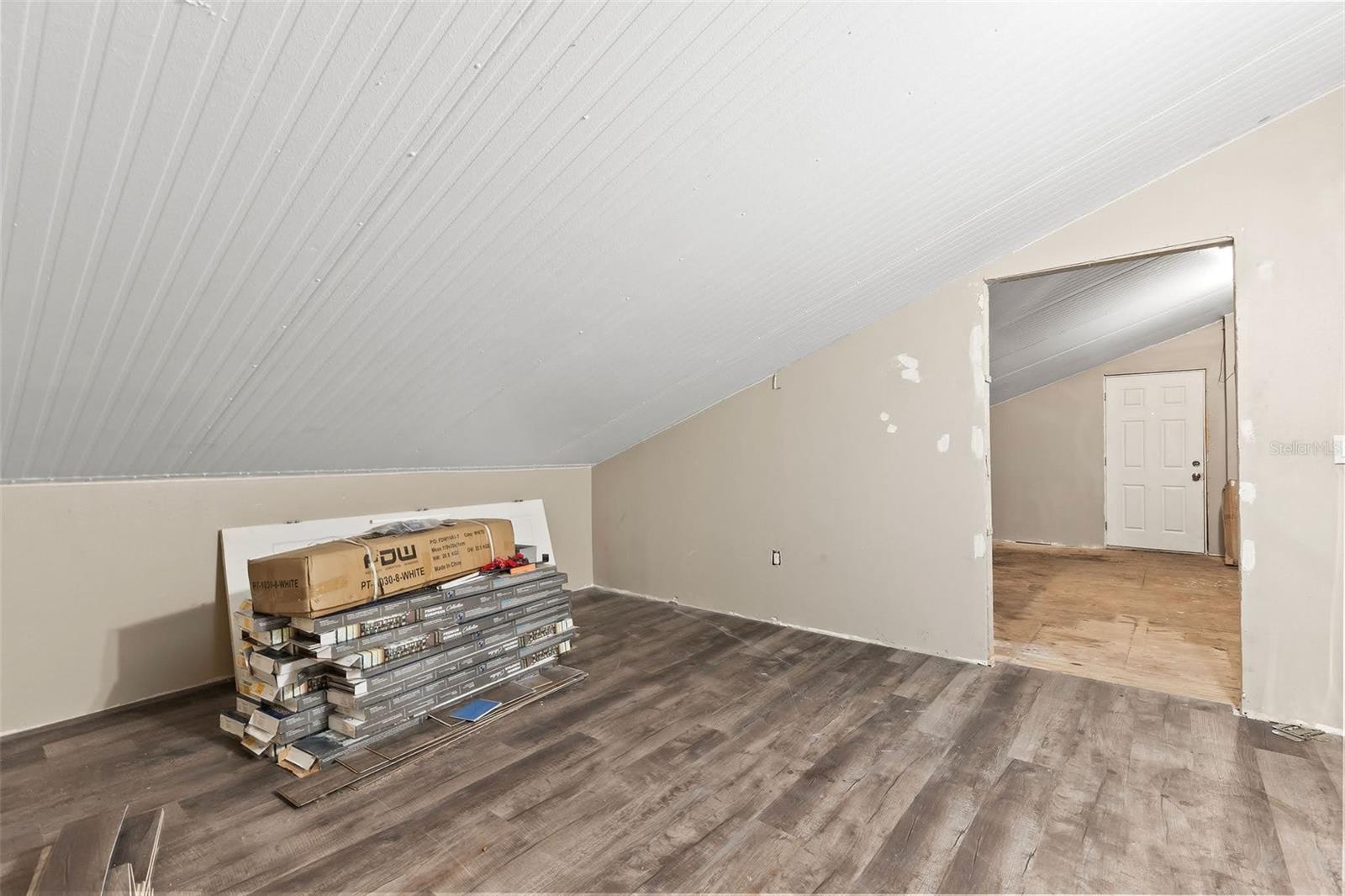Image 29 of 37 For 1079 Green Acres Circle N