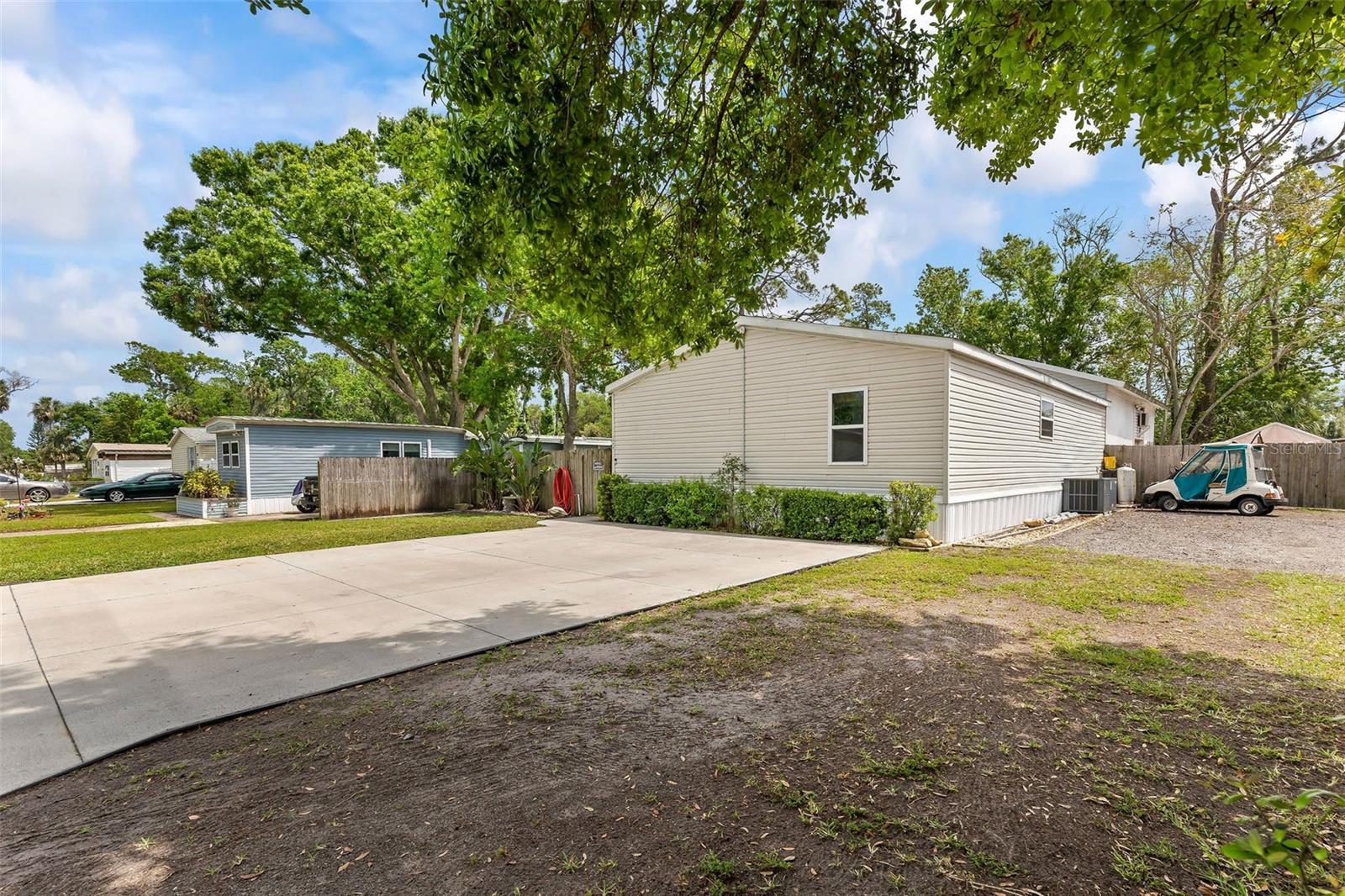 Image 3 of 37 For 1079 Green Acres Circle N