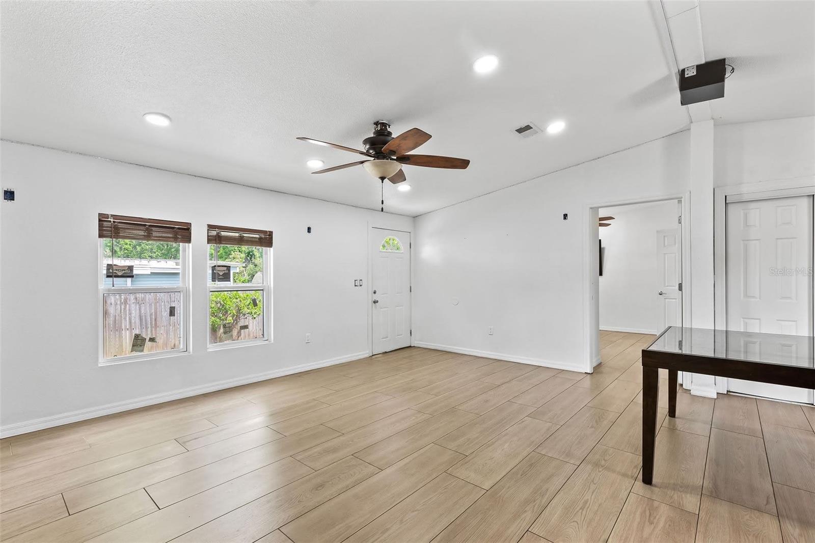 Image 6 of 37 For 1079 Green Acres Circle N