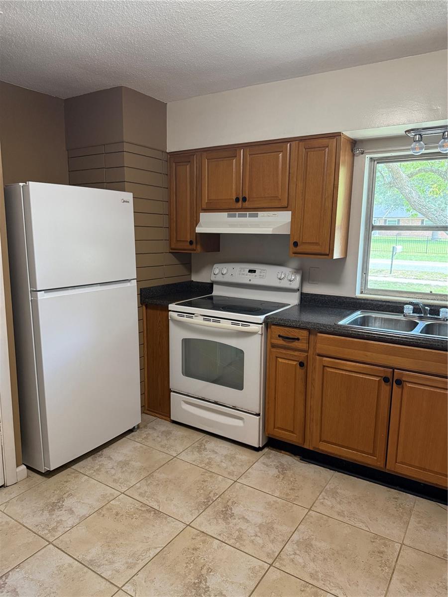 Image 4 of 8 For 1570 Beresford Avenue