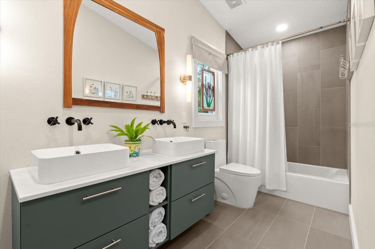 Image 21 of 40 For 33 Wilmette Avenue