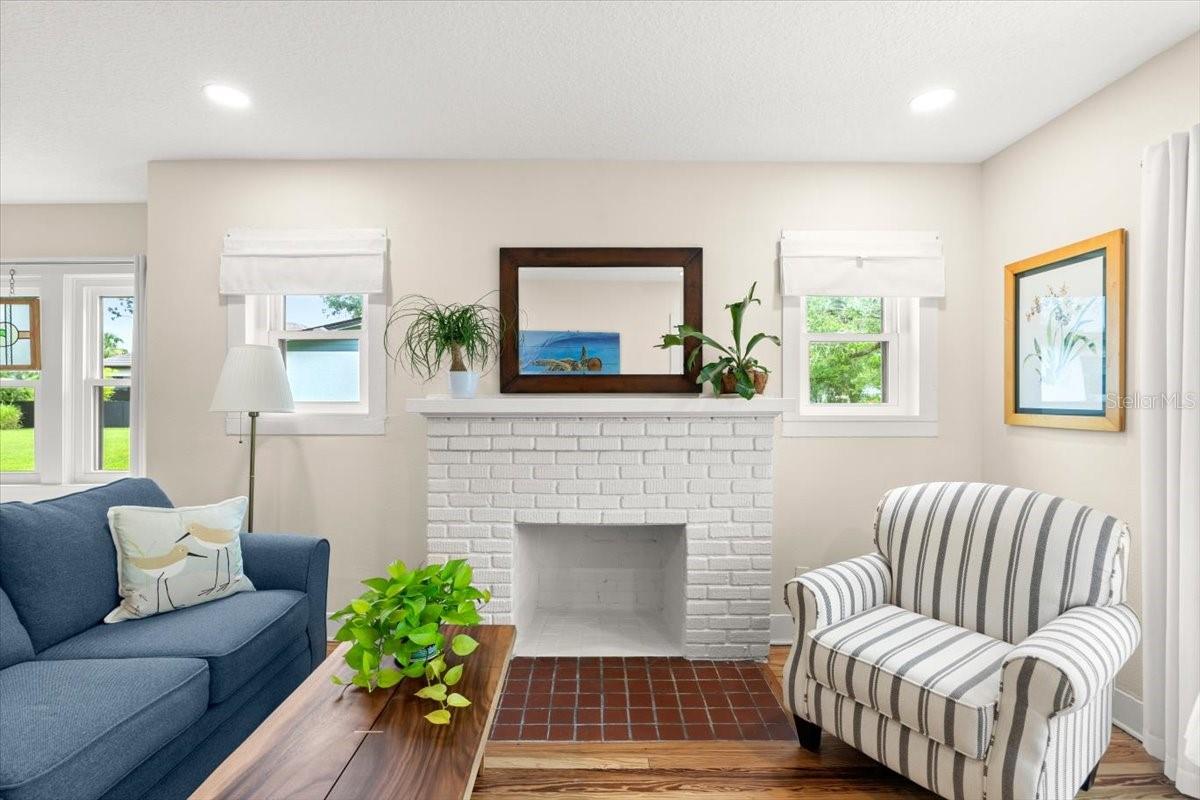 Image 8 of 40 For 33 Wilmette Avenue