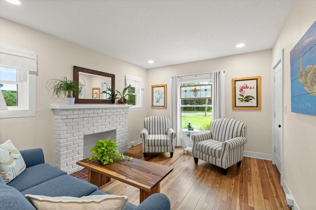 Image 9 of 40 For 33 Wilmette Avenue