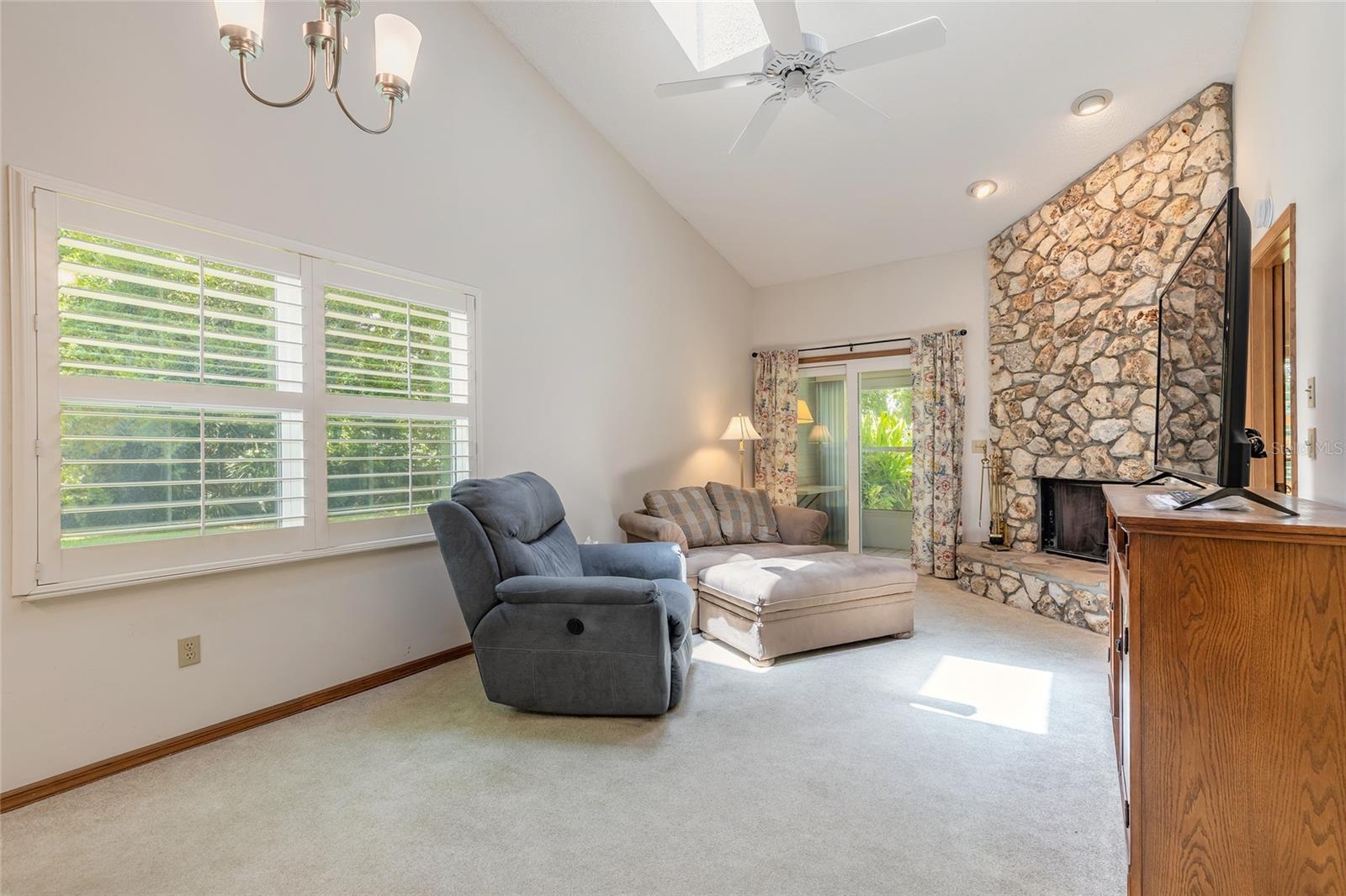 Image 15 of 36 For 955 Grayling Court A