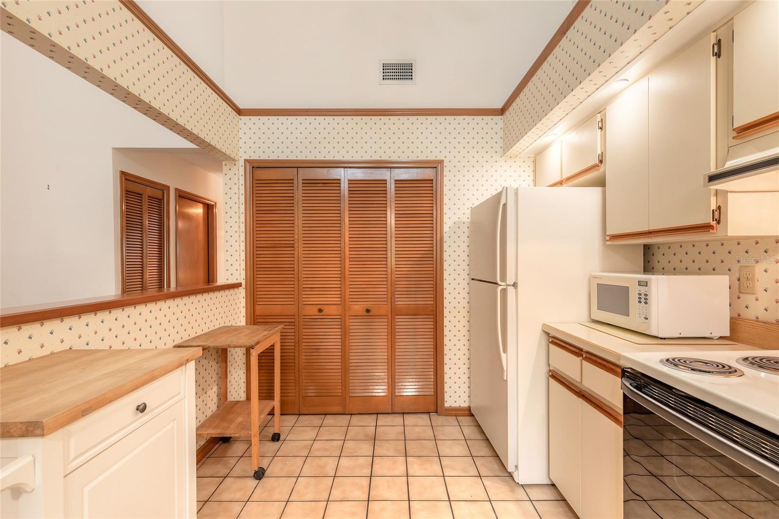 Image 22 of 36 For 955 Grayling Court A