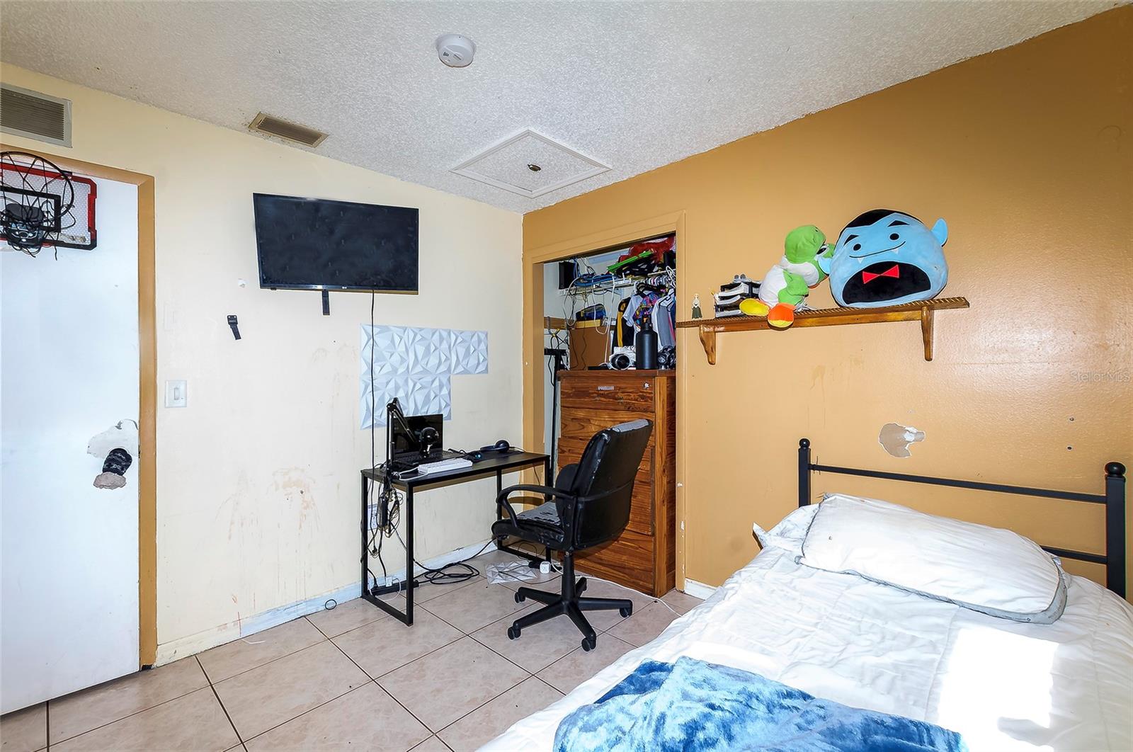 Image 22 of 37 For 4831 Cypress Tree Drive