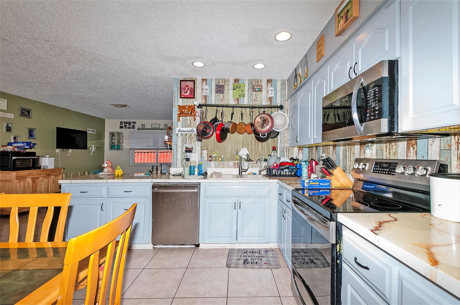 Image 8 of 37 For 4831 Cypress Tree Drive