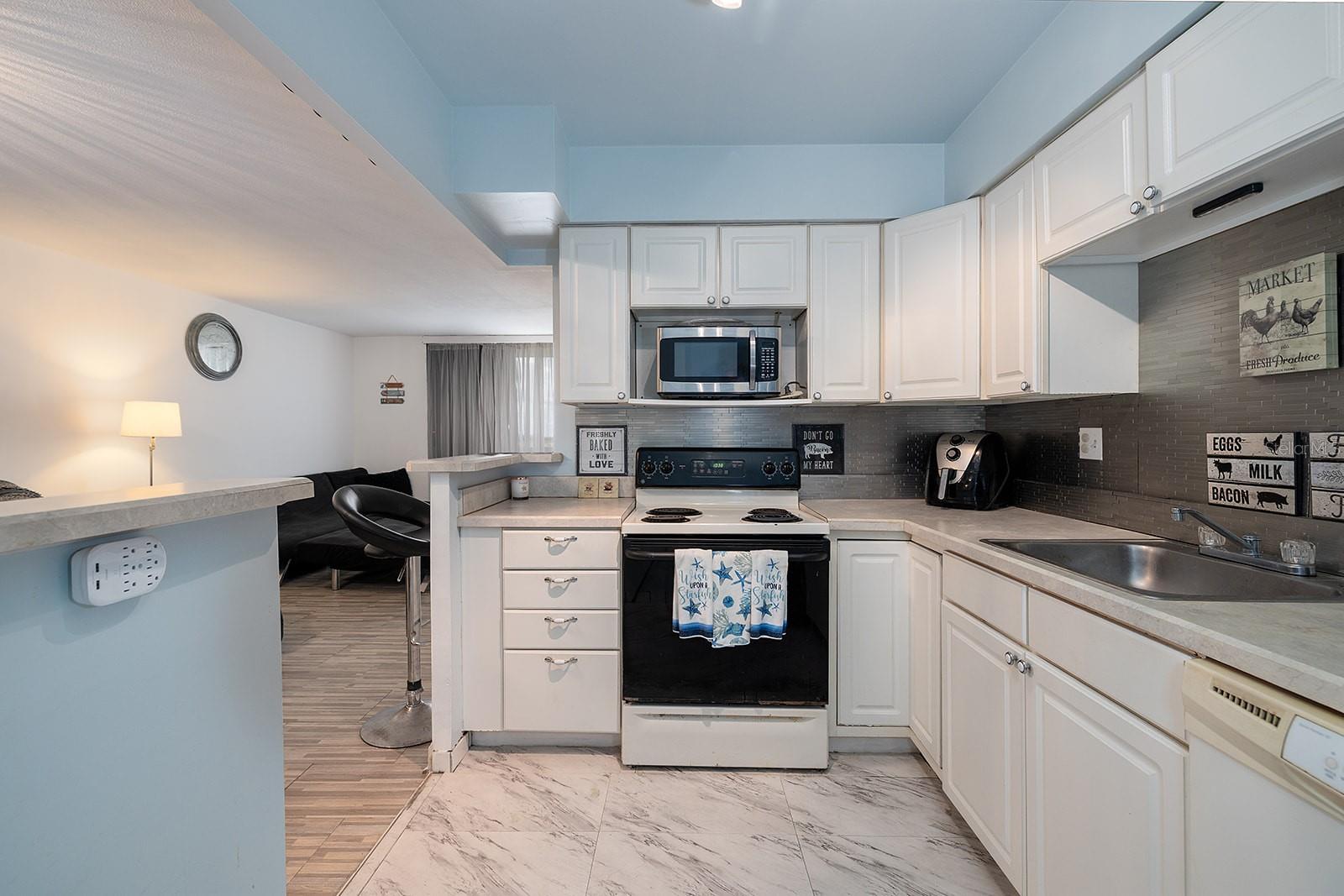 Image 8 of 21 For 2800 Atlantic Avenue 1105