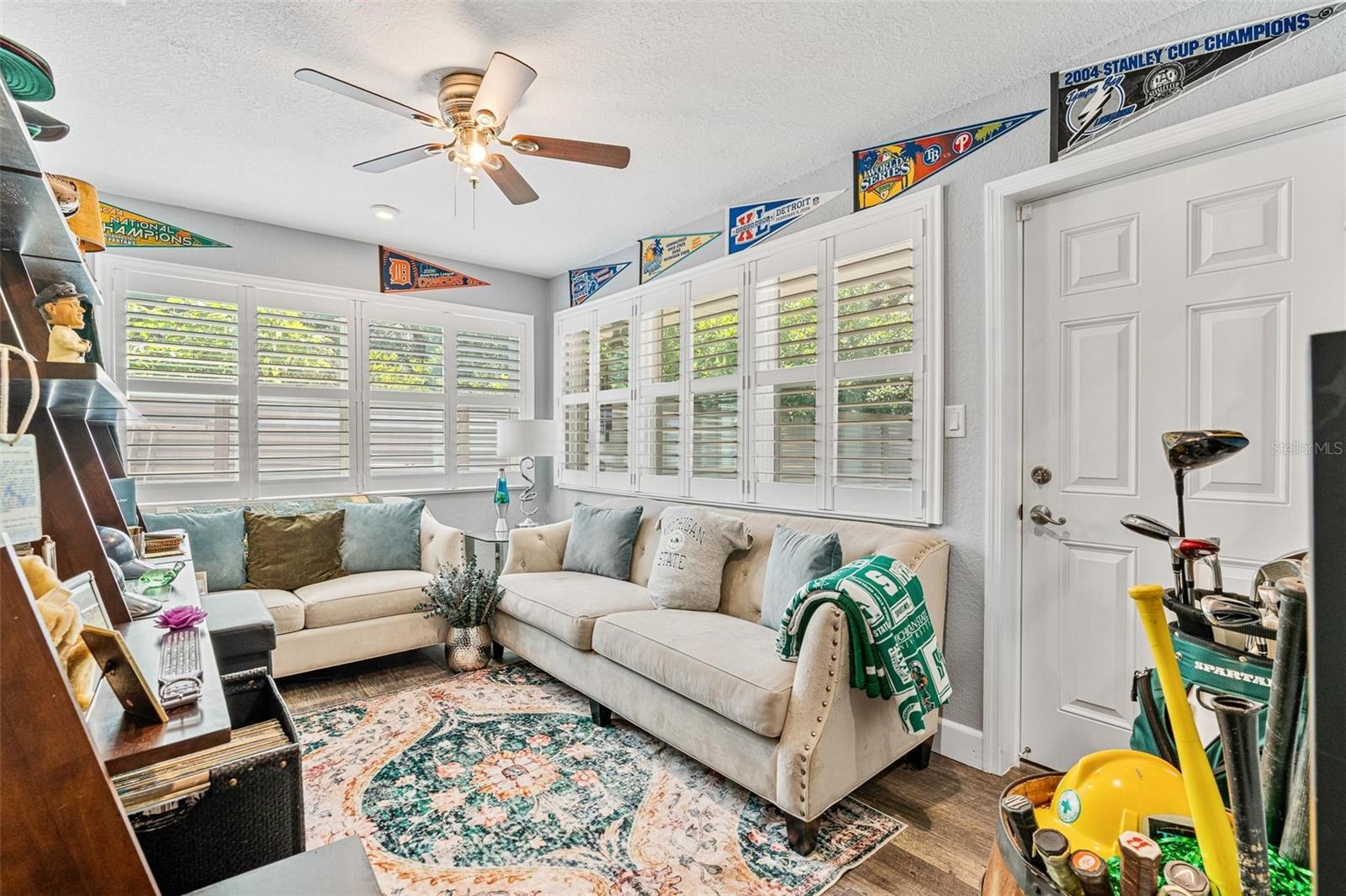 Listing photo id 8 for 19094 162nd Street