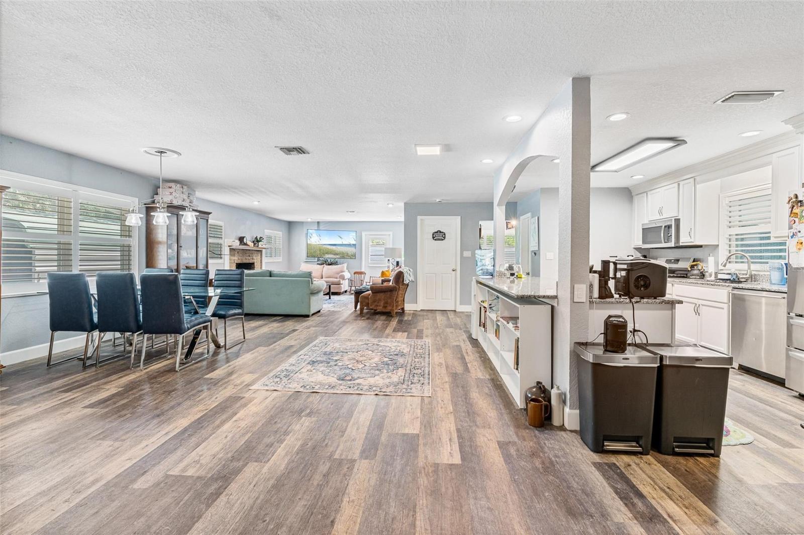 Listing photo id 10 for 19094 162nd Street