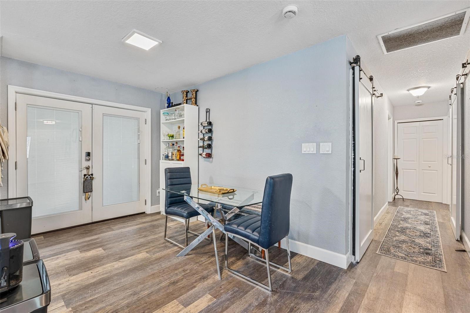 Listing photo id 12 for 19094 162nd Street