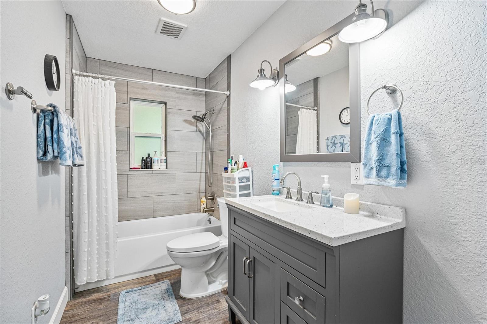 Listing photo id 13 for 19094 162nd Street