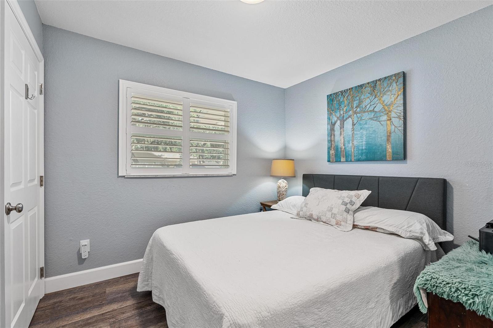 Listing photo id 14 for 19094 162nd Street