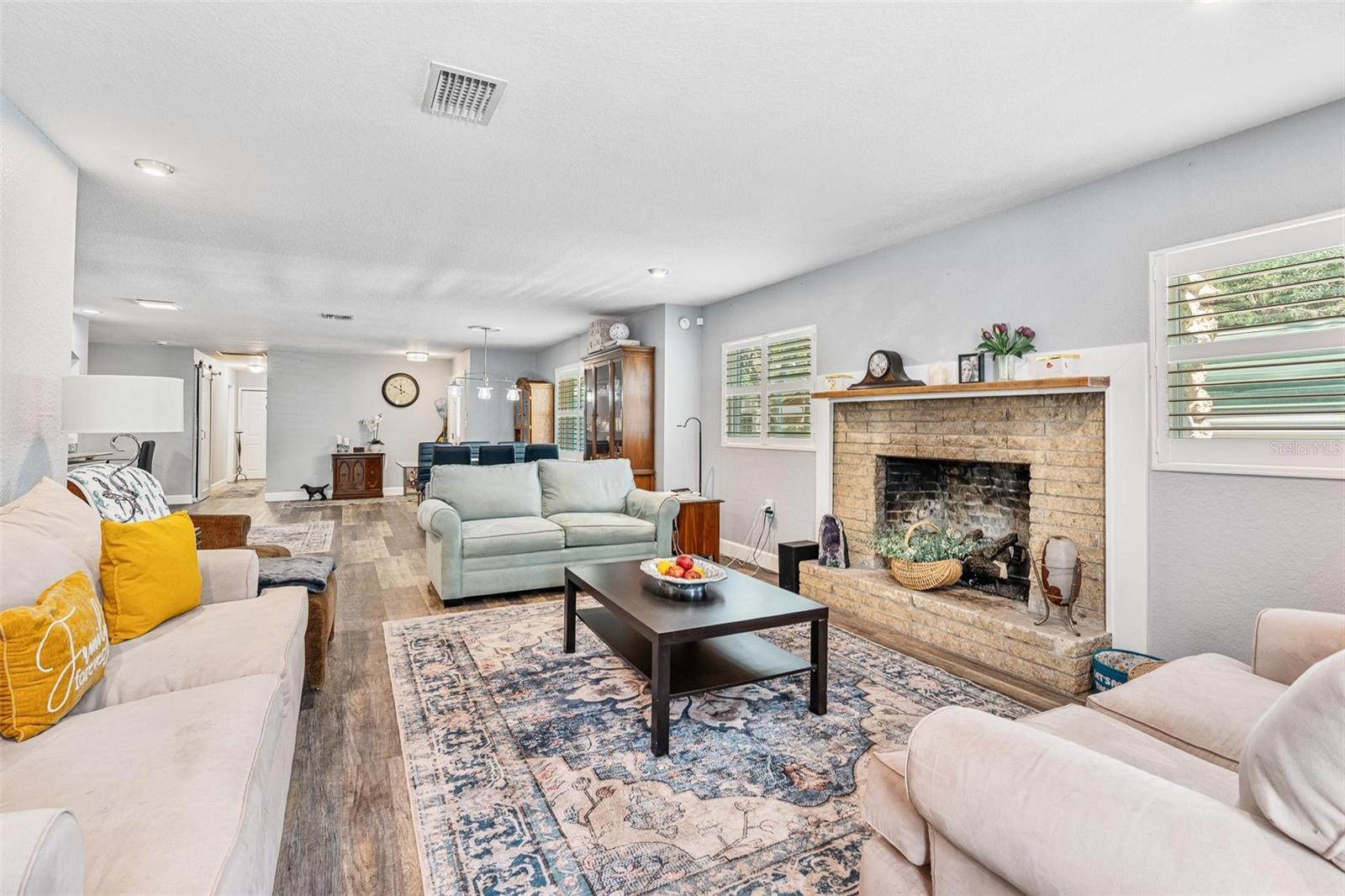 Listing photo id 2 for 19094 162nd Street