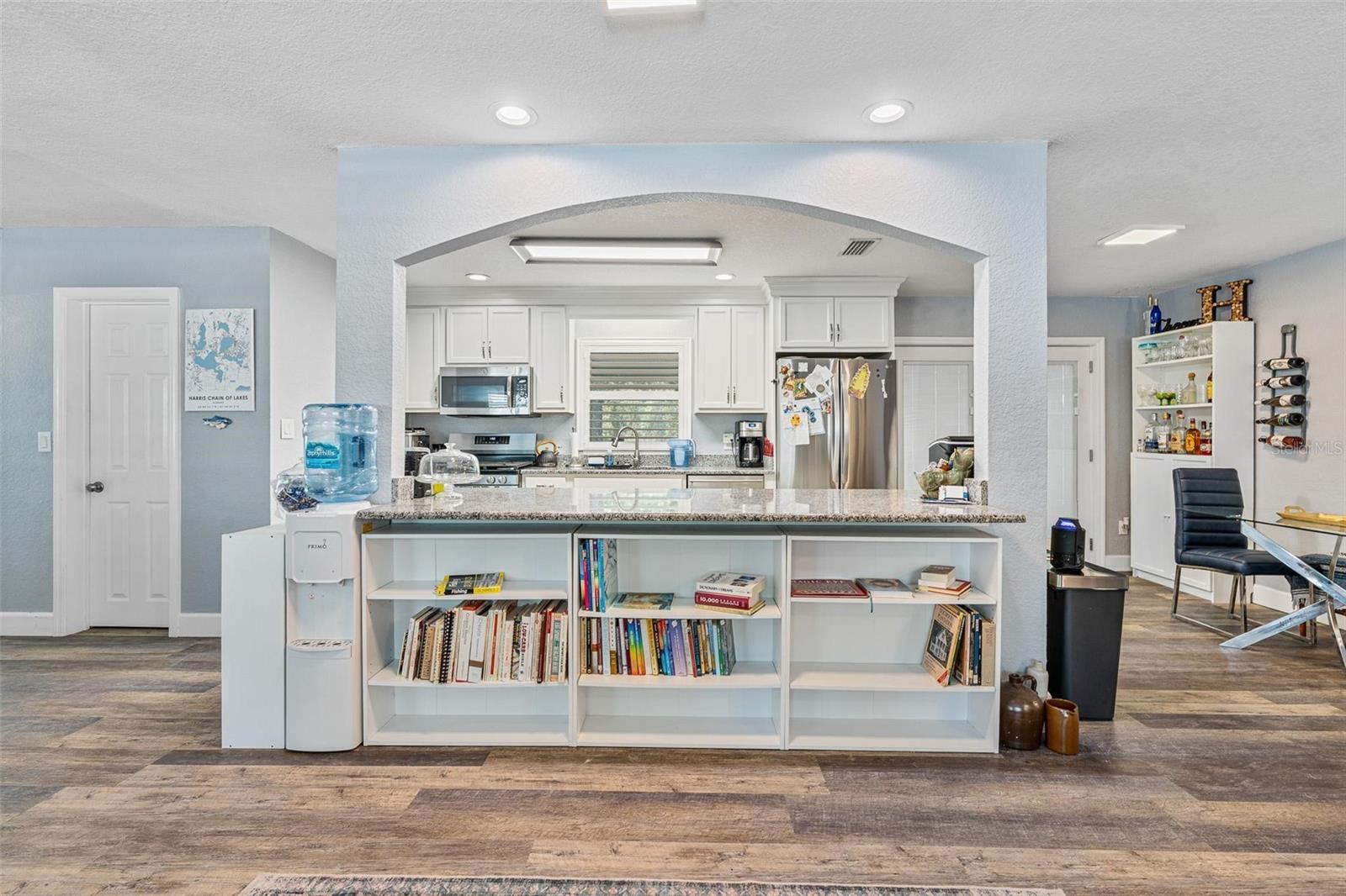 Listing photo id 5 for 19094 162nd Street