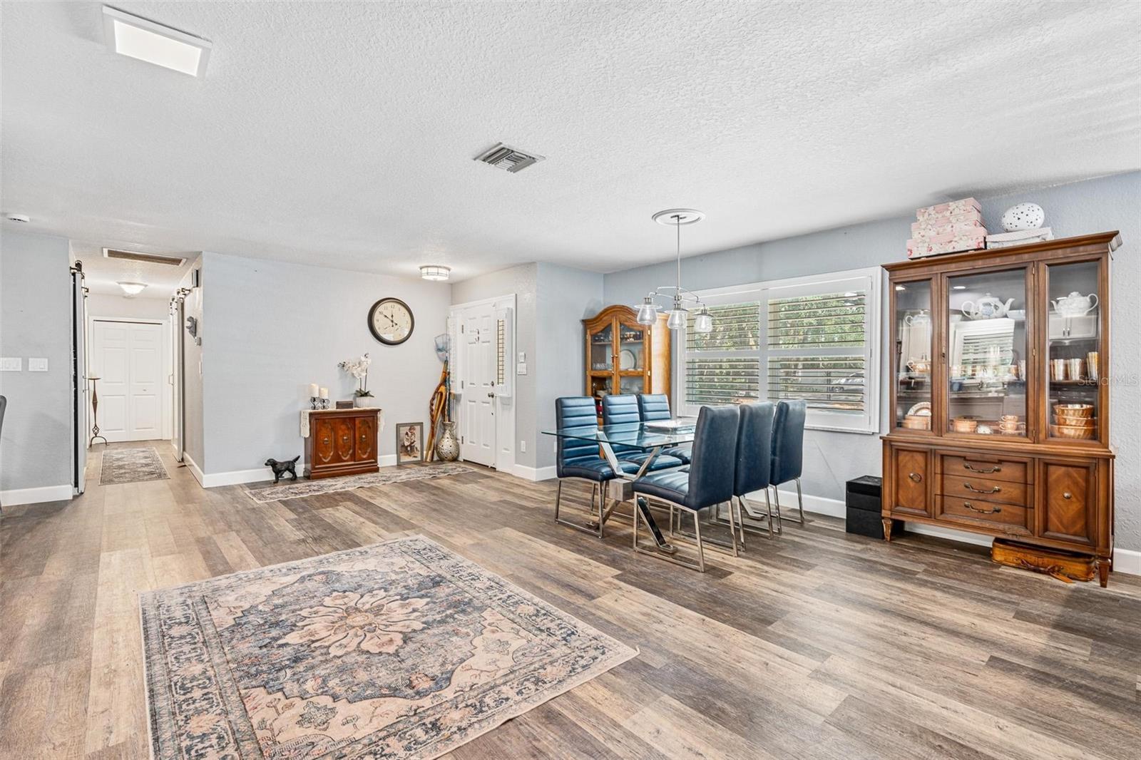Listing photo id 7 for 19094 162nd Street