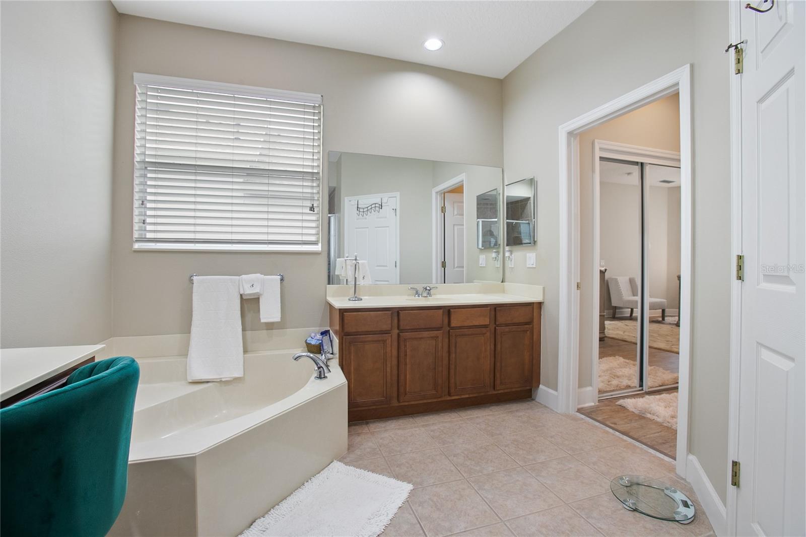 Image 18 of 47 For 208 Crystal Ridge Rd.