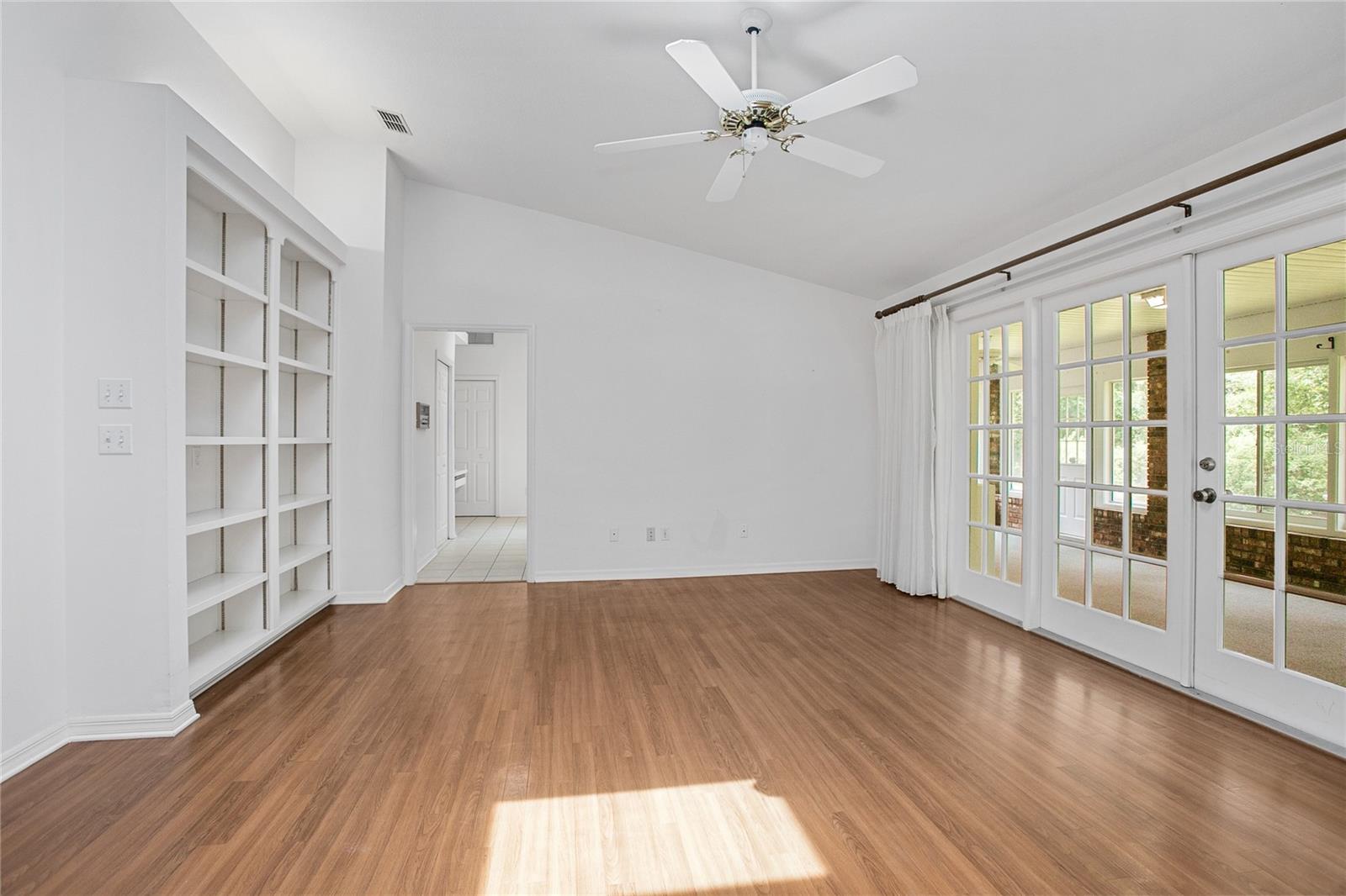 Image 21 of 51 For 4525 Tomoka Drive