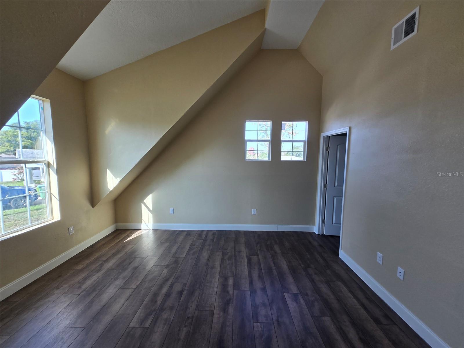 Image 15 of 23 For 546 Gifford Court