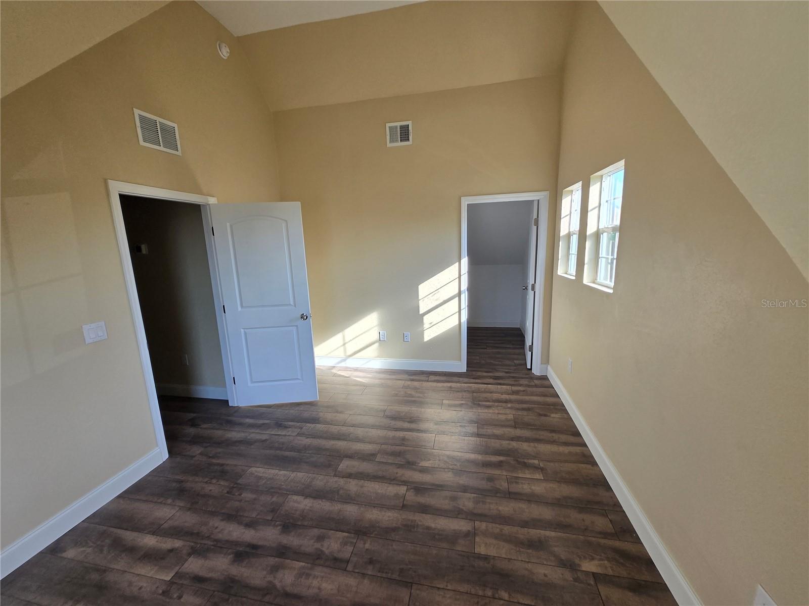 Image 21 of 23 For 546 Gifford Court