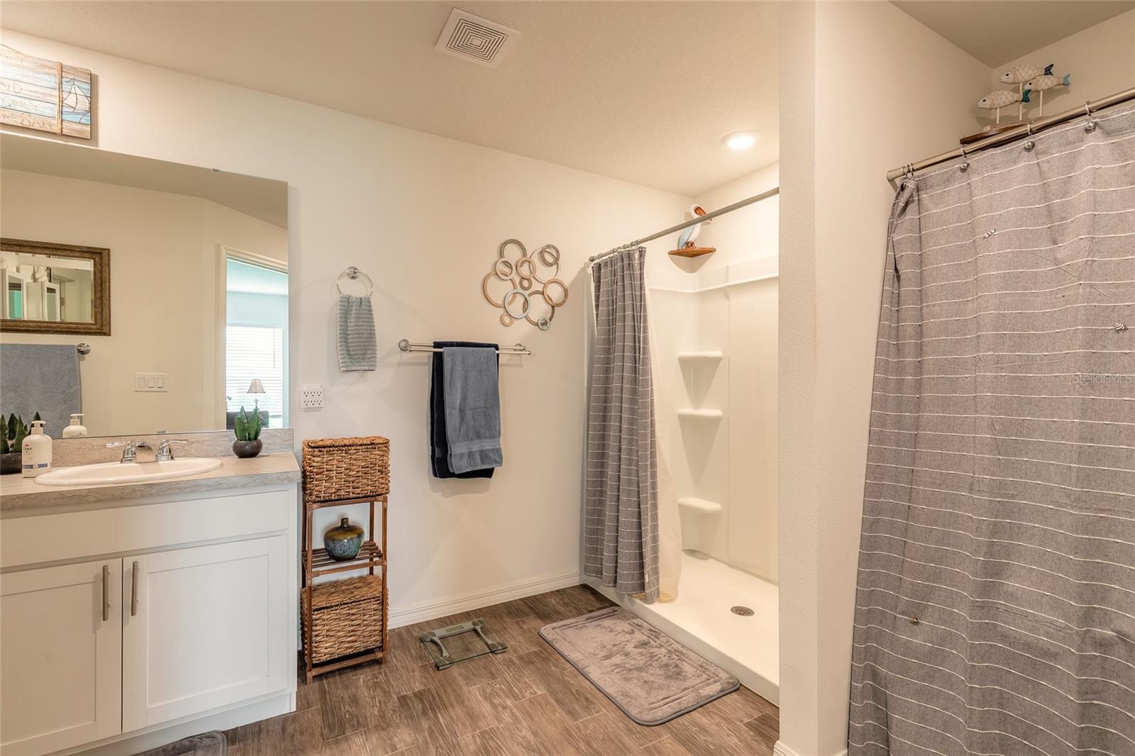 Image 13 of 50 For 49 Llama Trail