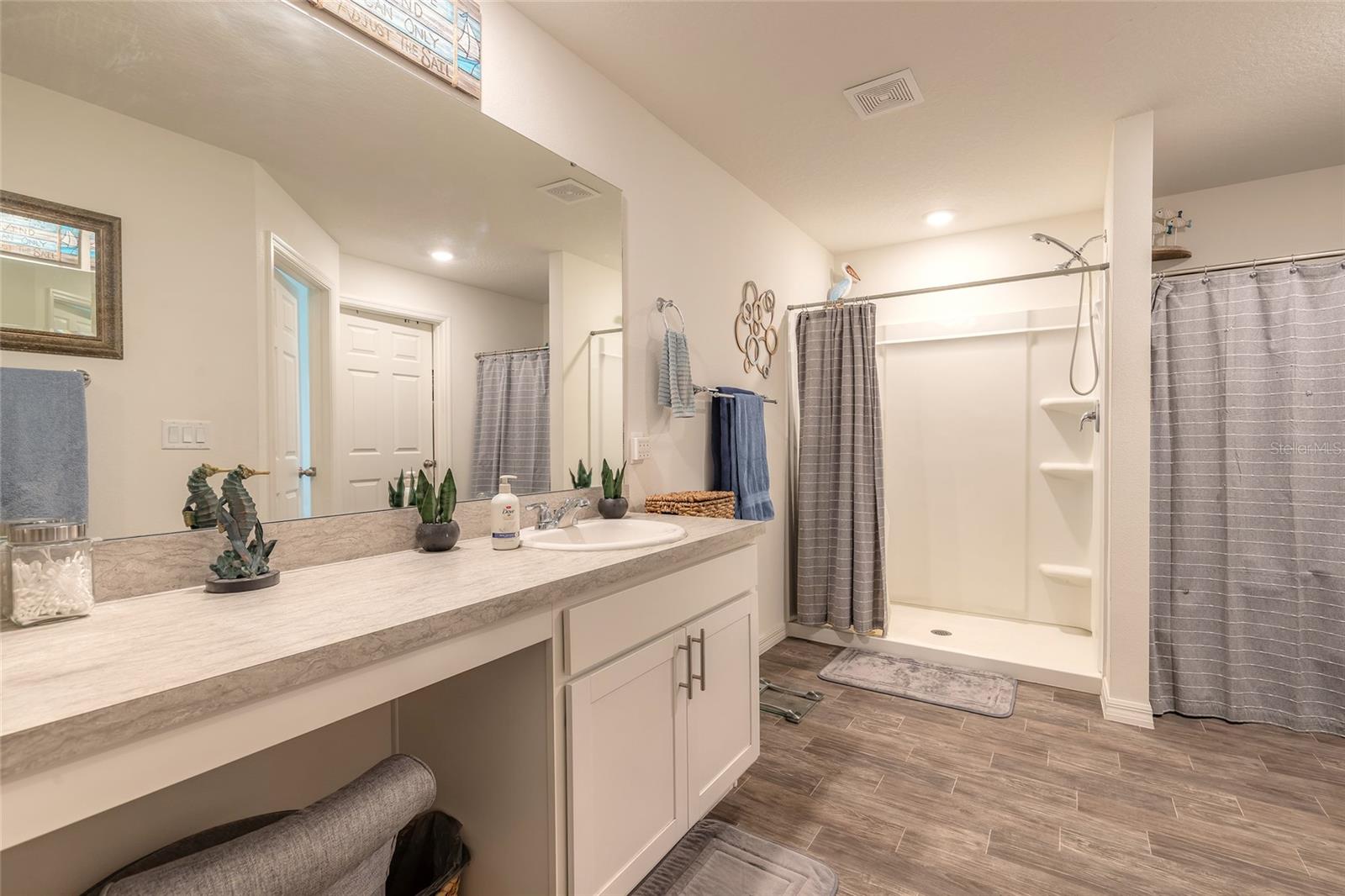 Image 15 of 50 For 49 Llama Trail