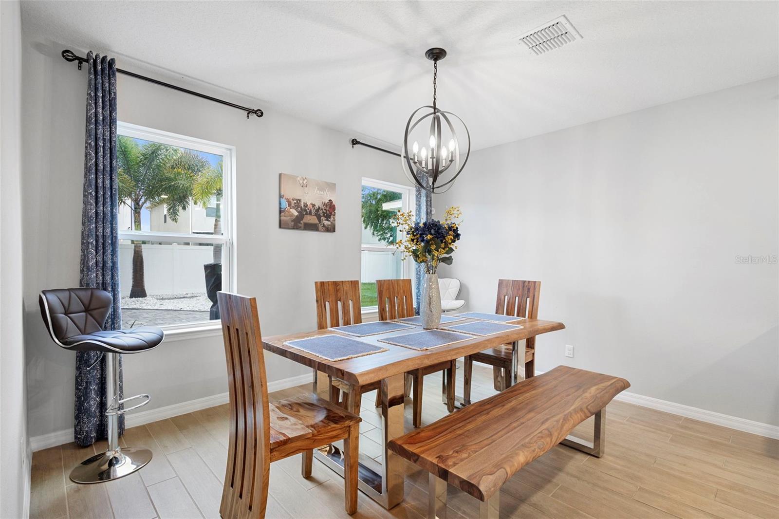 Image 13 of 33 For 2807 Priego Boulevard