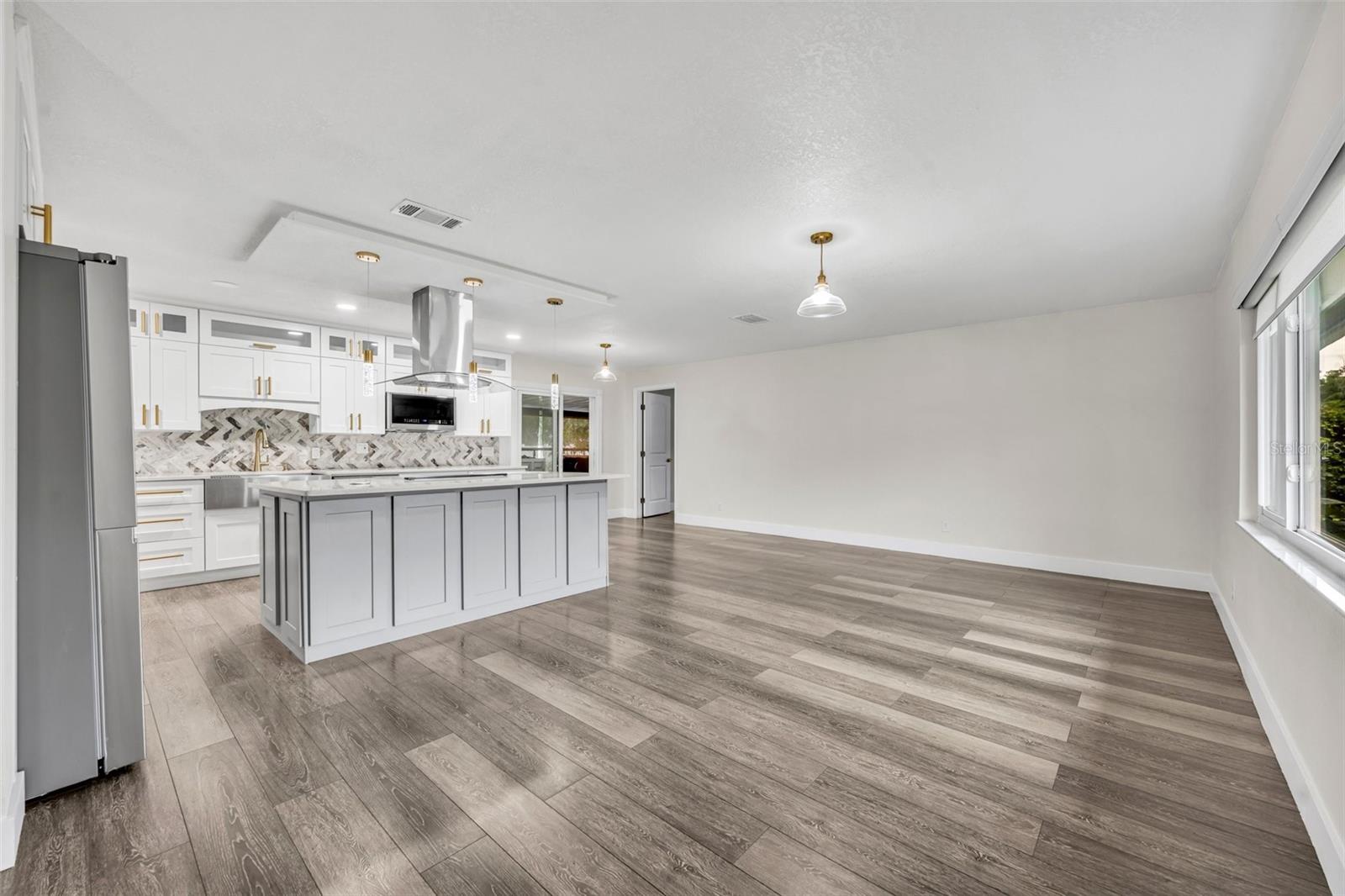 Image 5 of 14 For 40 Blare Drive