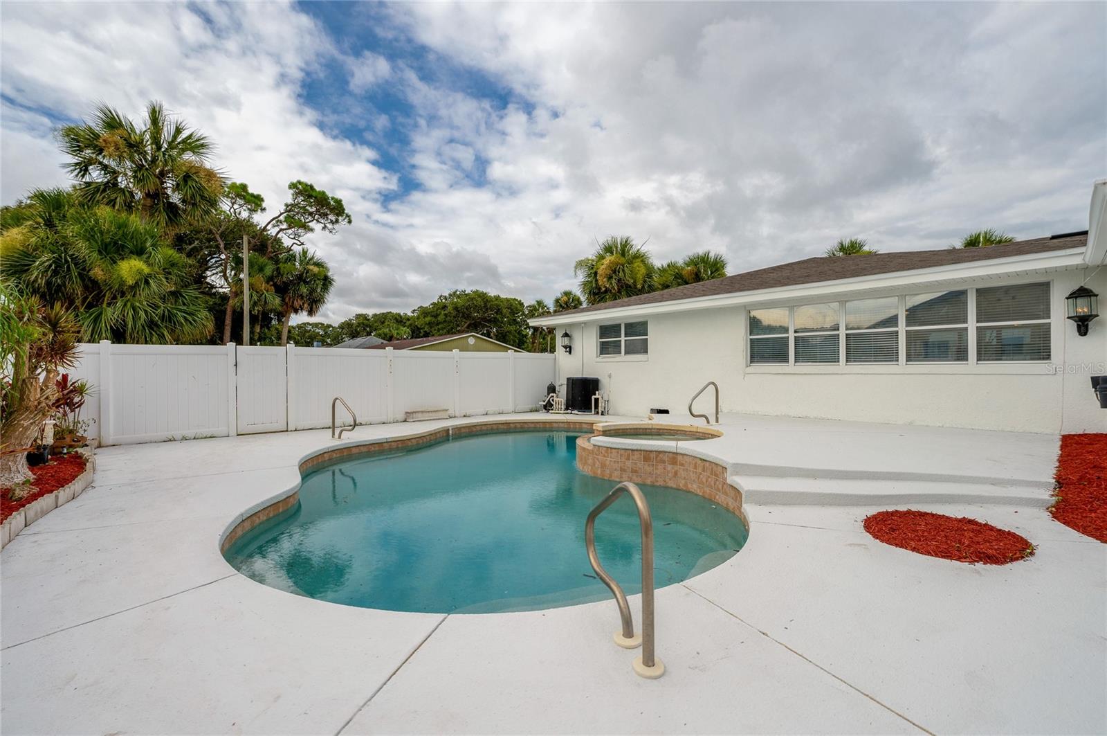 Image 4 of 50 For 2685 John Anderson Drive