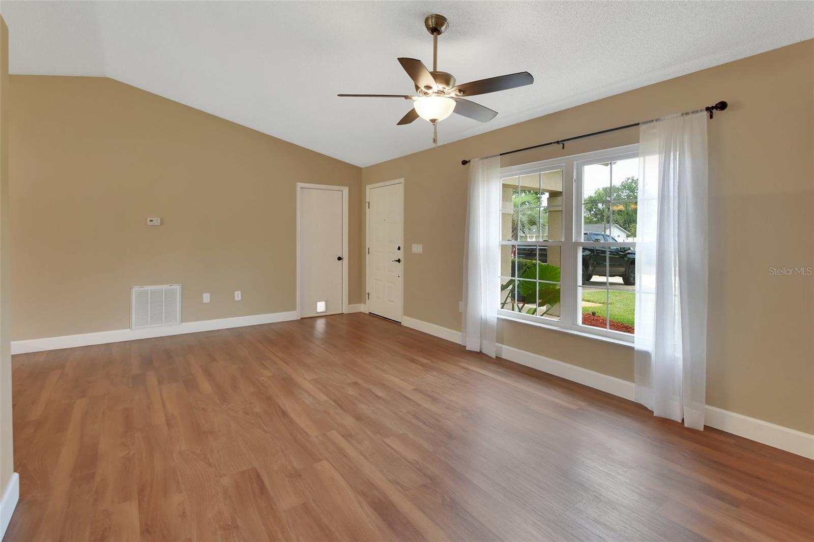 Image 4 of 21 For 2471 Oleander Road